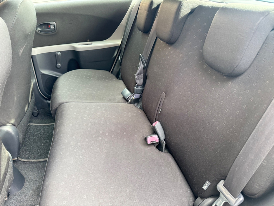 2006 Toyota Yaris - image 12