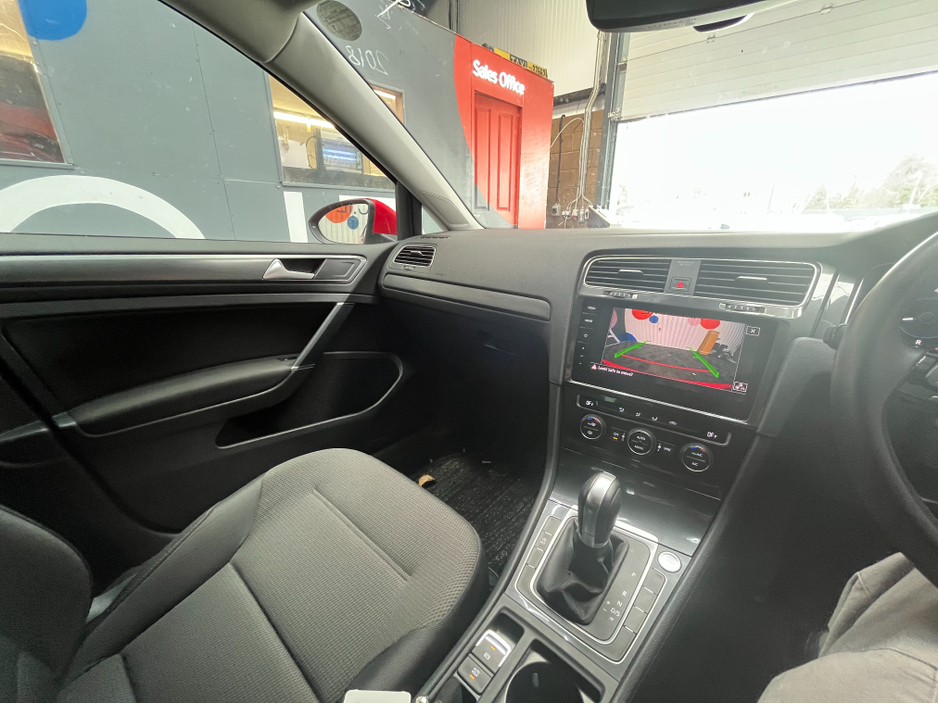 2018 Volkswagen Golf - image 13