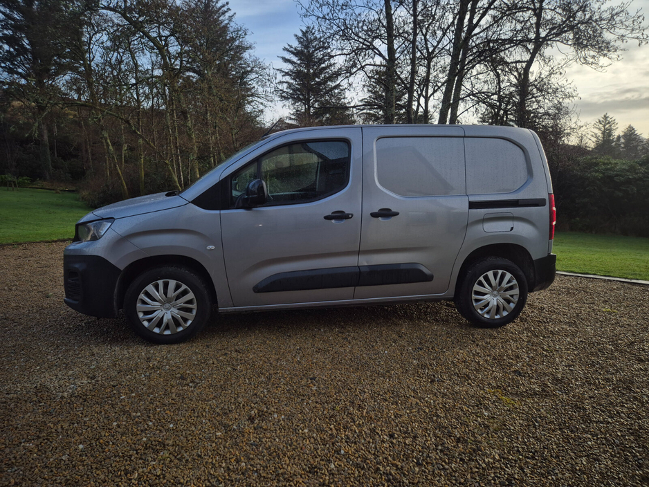 2022 Peugeot Partner - image 7