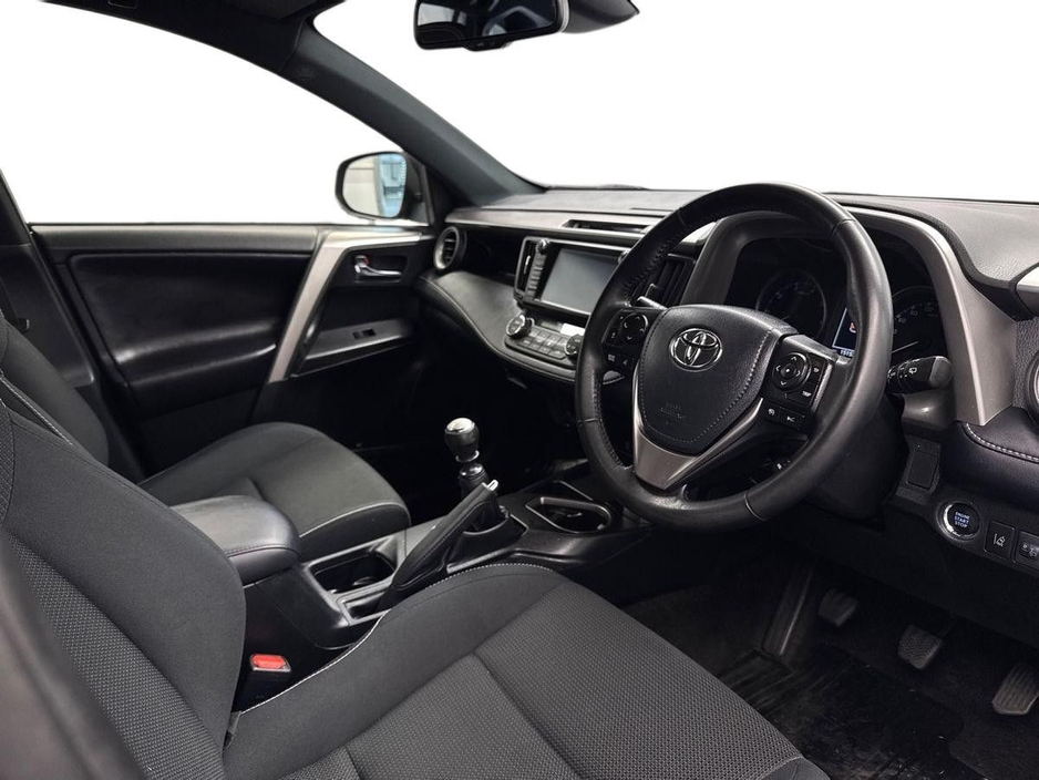 2018 Toyota Rav4 - image 6