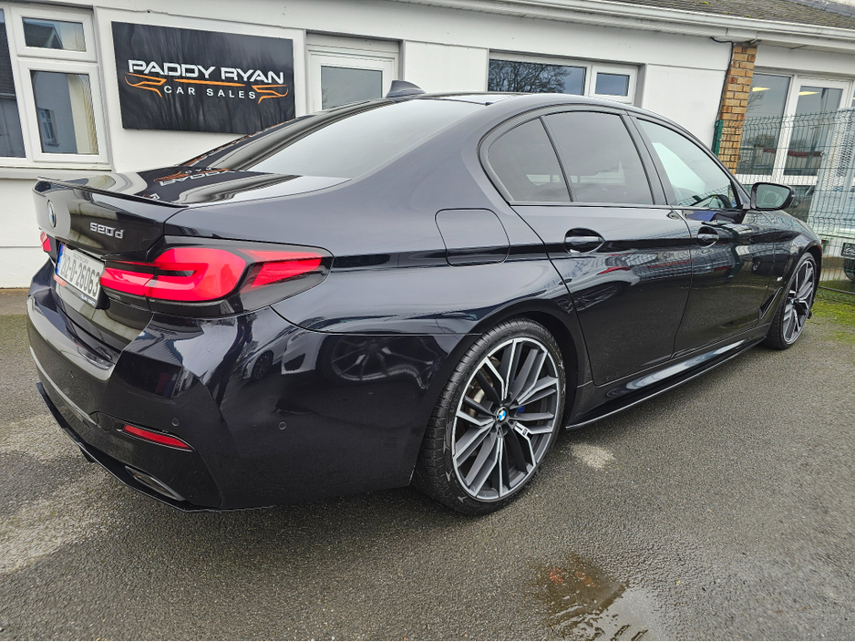 2021 BMW 5 Series - image 7