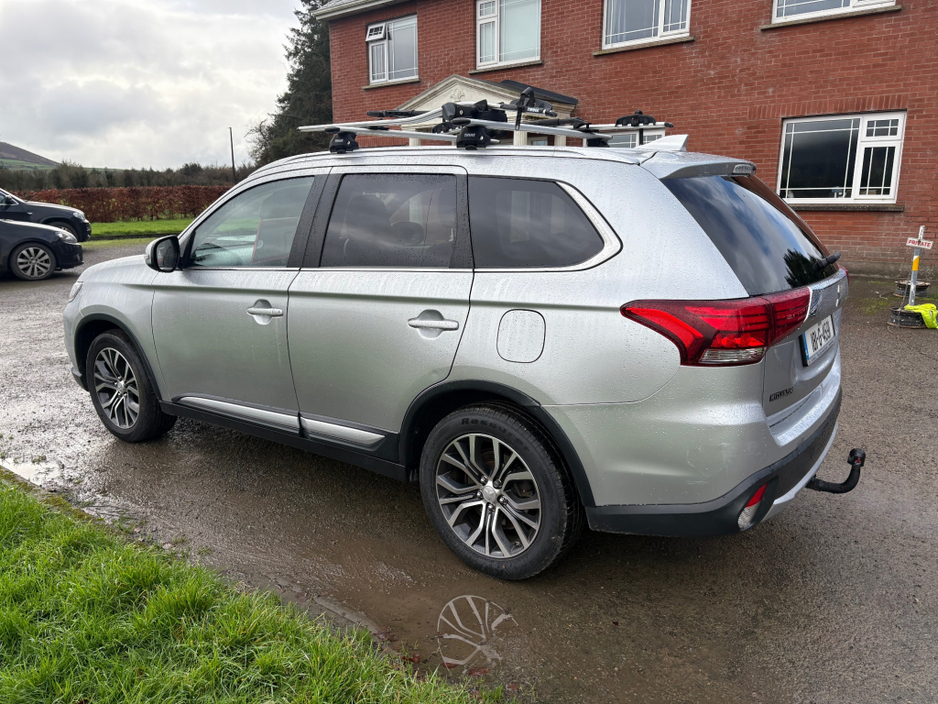 2018 Mitsubishi Outlander - image 5