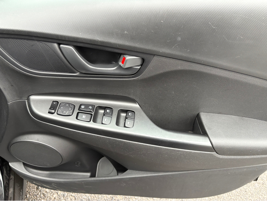 2023 Hyundai Kona - image 7