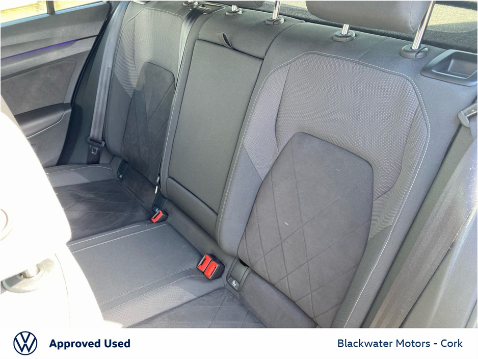 2023 Volkswagen Golf - image 25