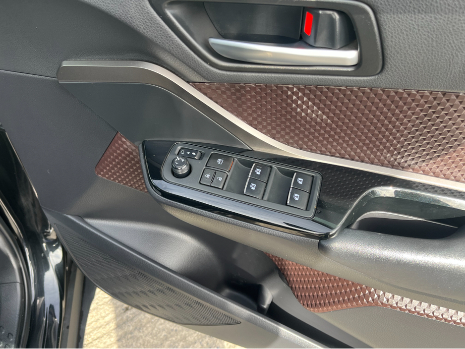 2017 Toyota C-HR - image 12