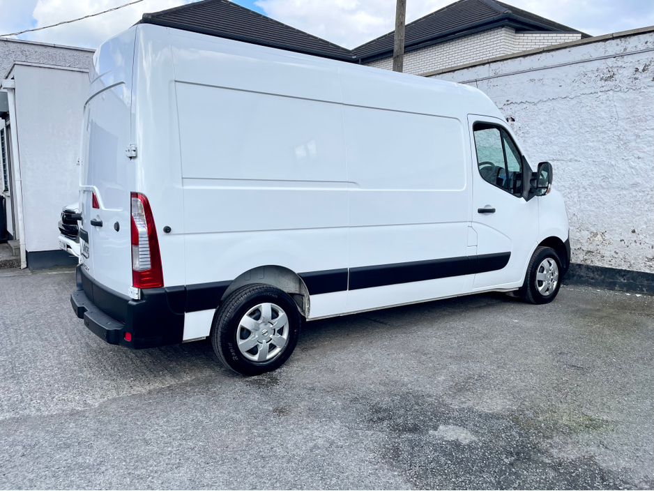 2023 Nissan Interstar - image 18