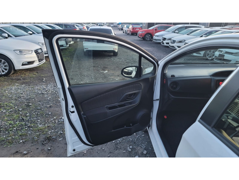 2018 Toyota Vitz - image 12