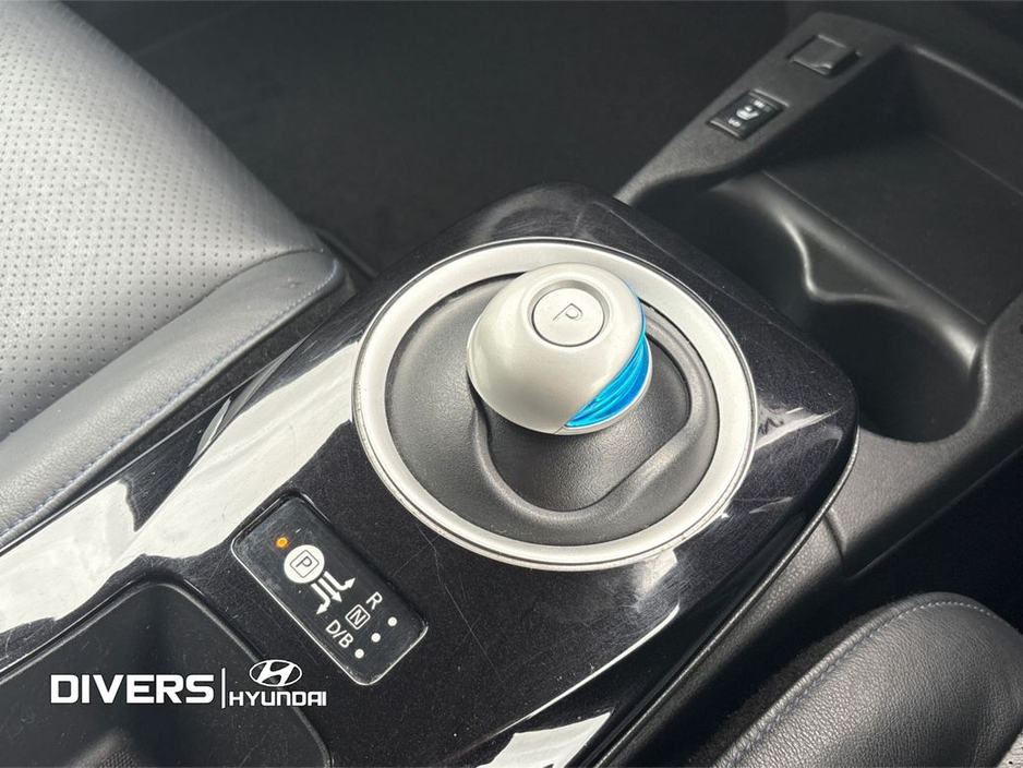 2017 Nissan Leaf - image 16