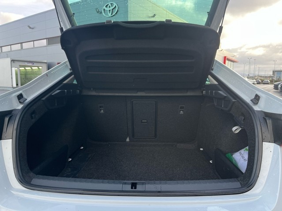 2023 Skoda Octavia - image 10