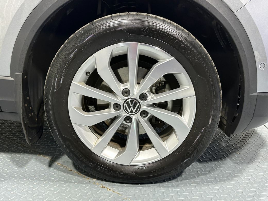 2025 Volkswagen T-Roc - image 27