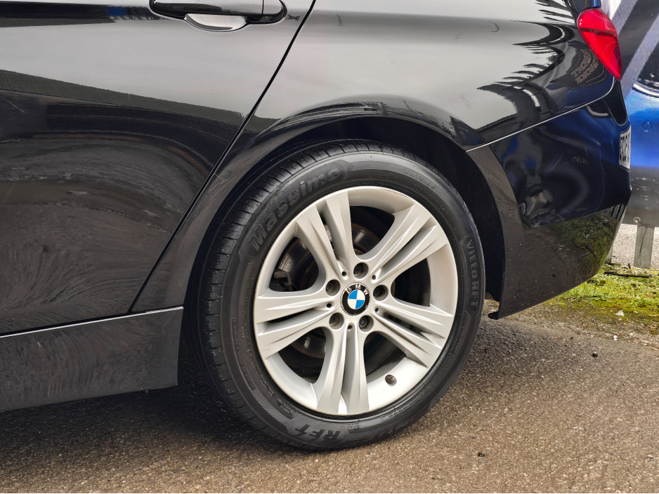 2016 BMW 3 Series - image 7