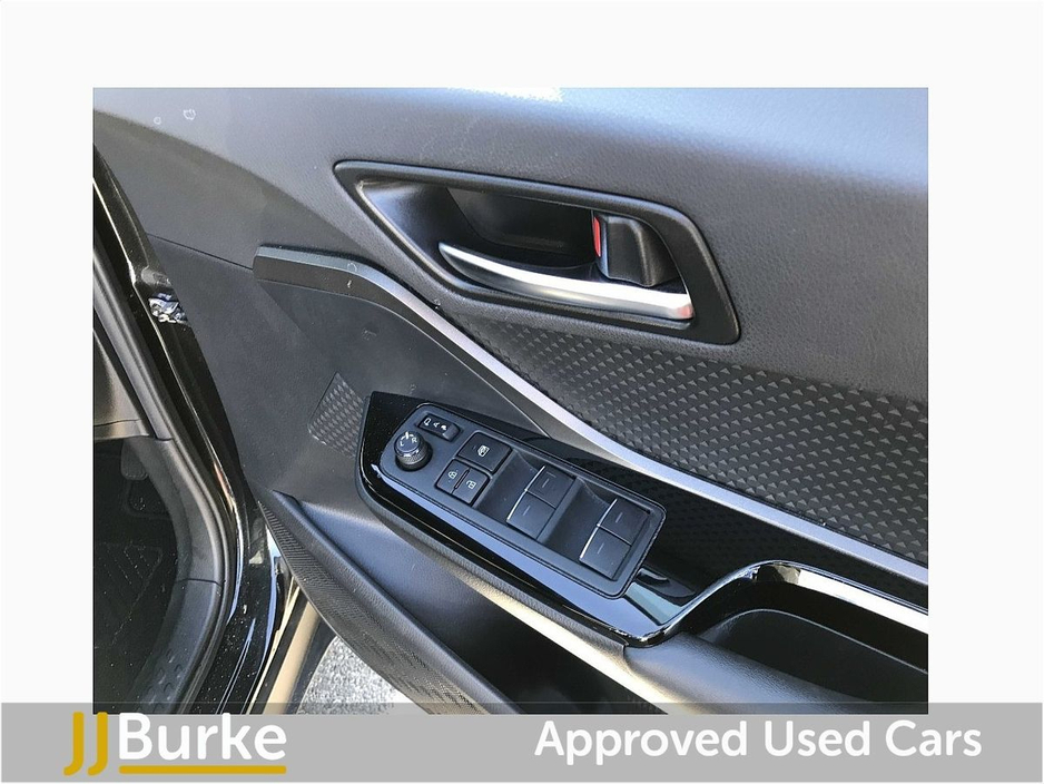 2023 Toyota C-HR - image 17