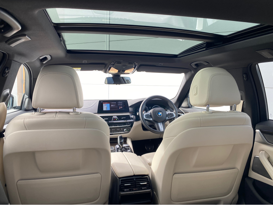 2018 BMW 5 Series - image 7