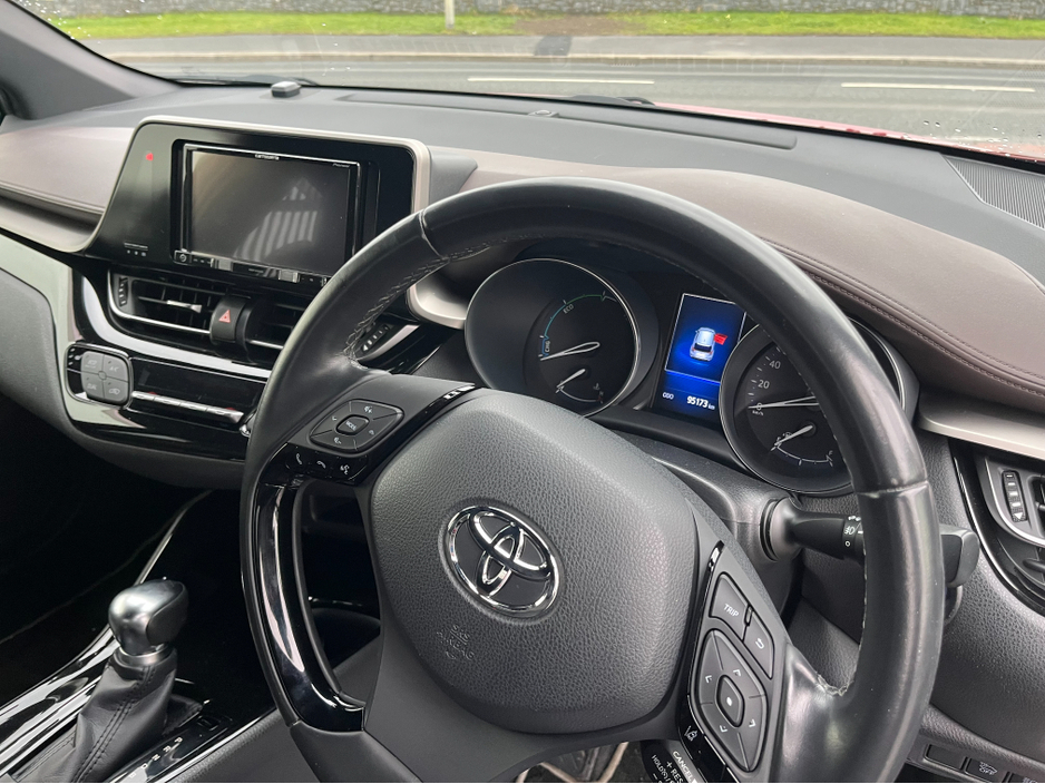 2018 Toyota C-HR - image 9