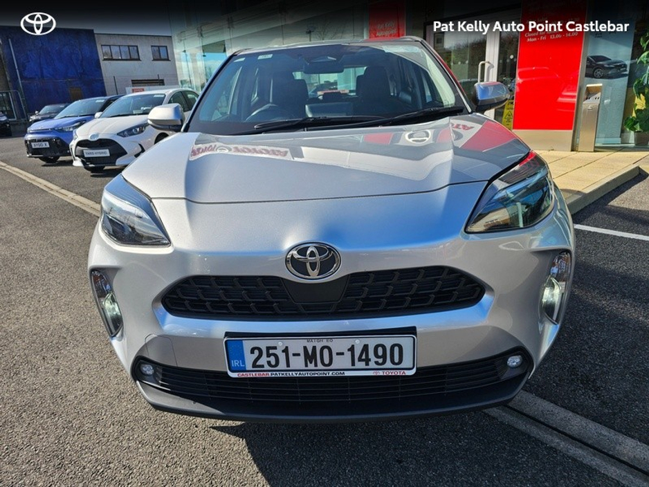 2025 Toyota Yaris Cross - image 5