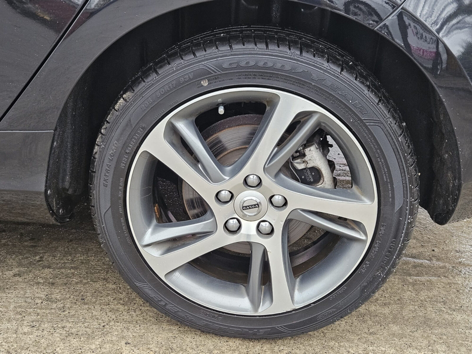 2016 Volvo V40 - image 35