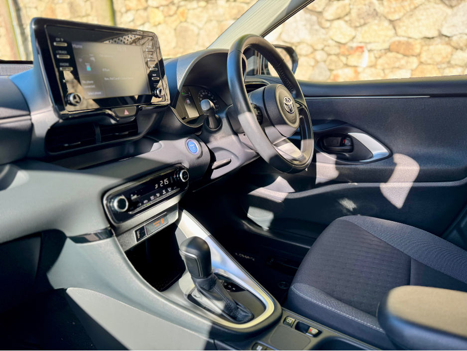 2022 Toyota Yaris - image 17