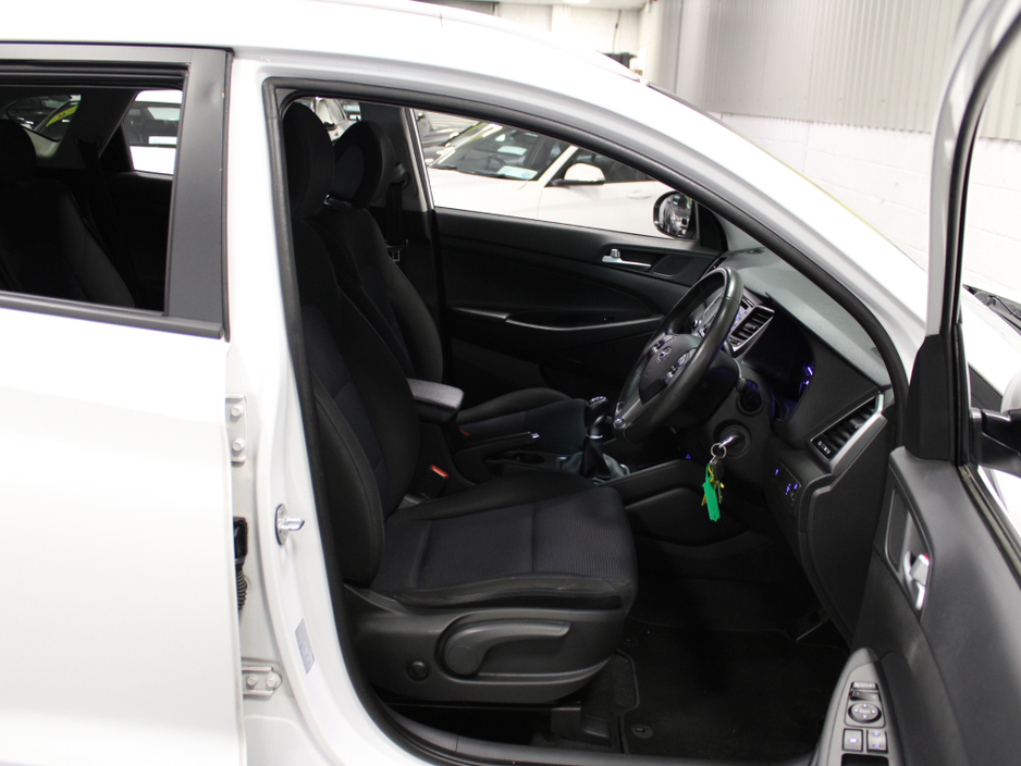 2017 Hyundai Tucson - image 23