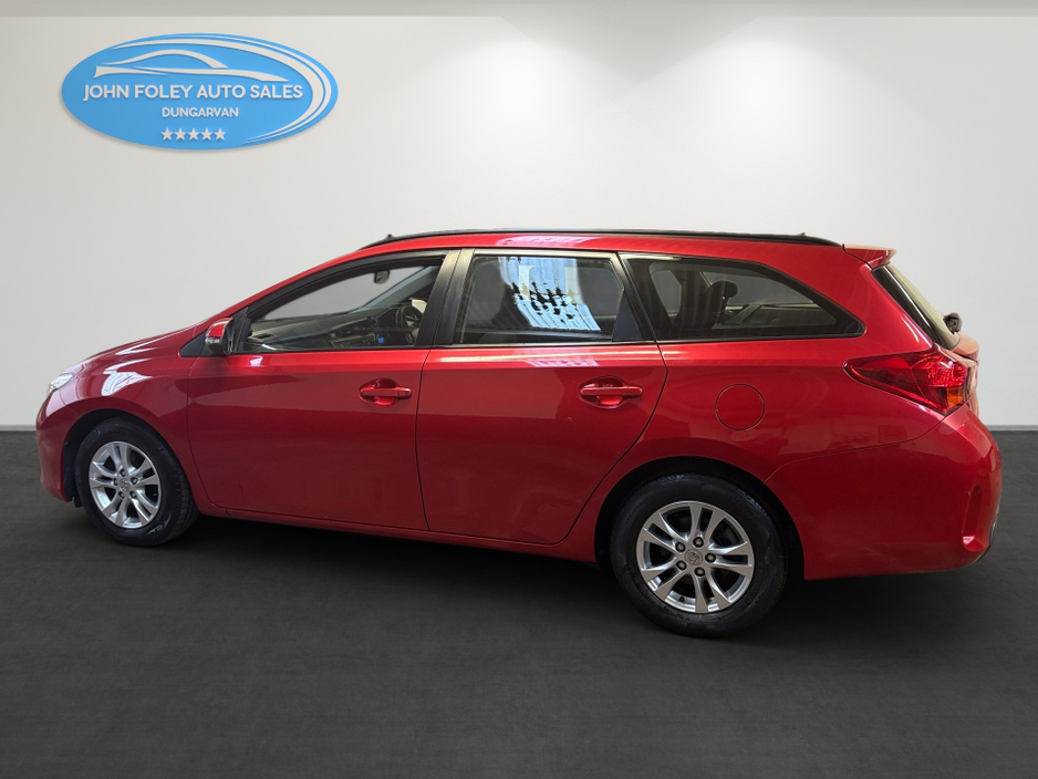 2014 Toyota Auris - image 12