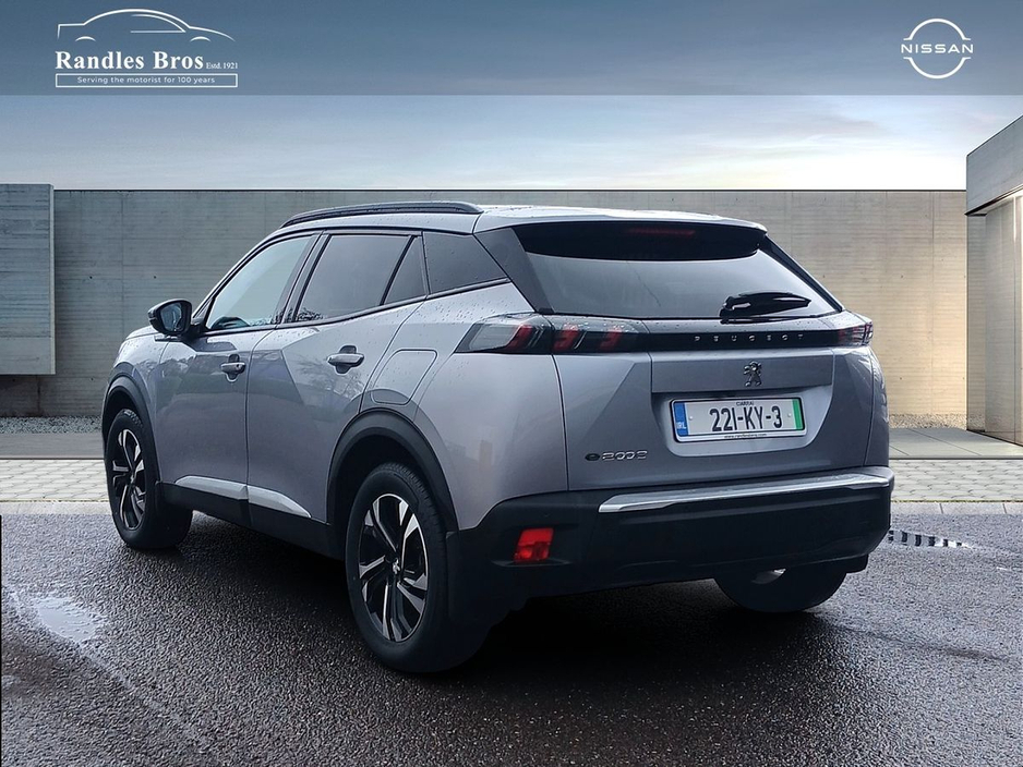 2022 Peugeot 2008 - image 2