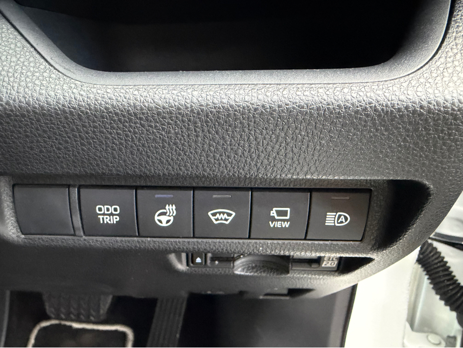 2023 Toyota Rav4 - image 23