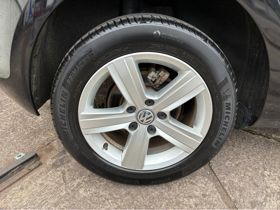 2015 Volkswagen Golf - image 8