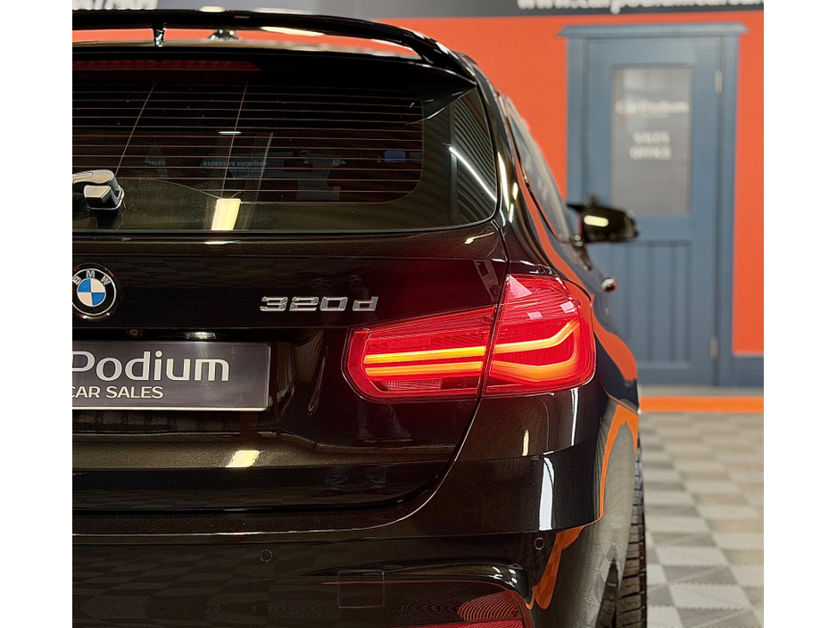 2017 BMW 3 Series - image 23