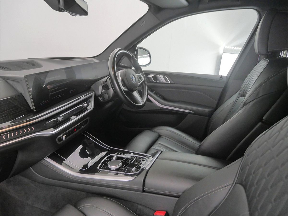 2023 BMW X5 - image 7