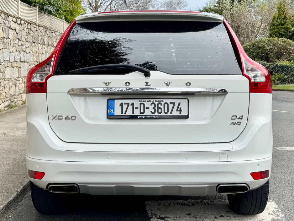 2017 Volvo XC60 - image 5