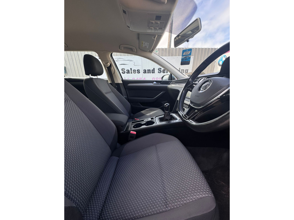 2016 Volkswagen Passat - image 22