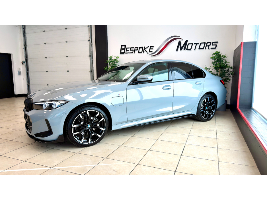 2025 BMW 3 Series - image 17