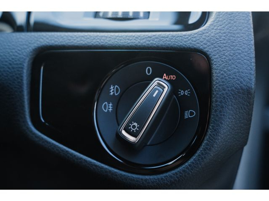 2019 Volkswagen Golf - image 30