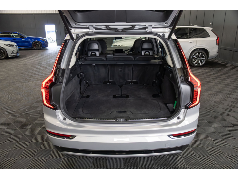 2025 Volvo XC90 - image 13