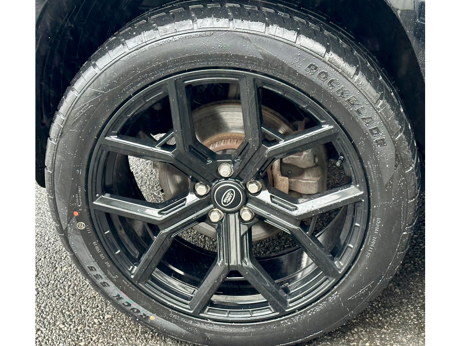 2022 Land Rover Defender ++LOW KM++ 3 SEATS / PLUS VAT €53,000