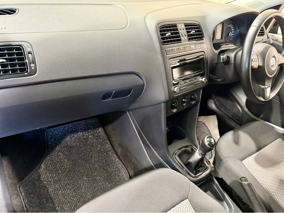 2014 Volkswagen Polo - image 12