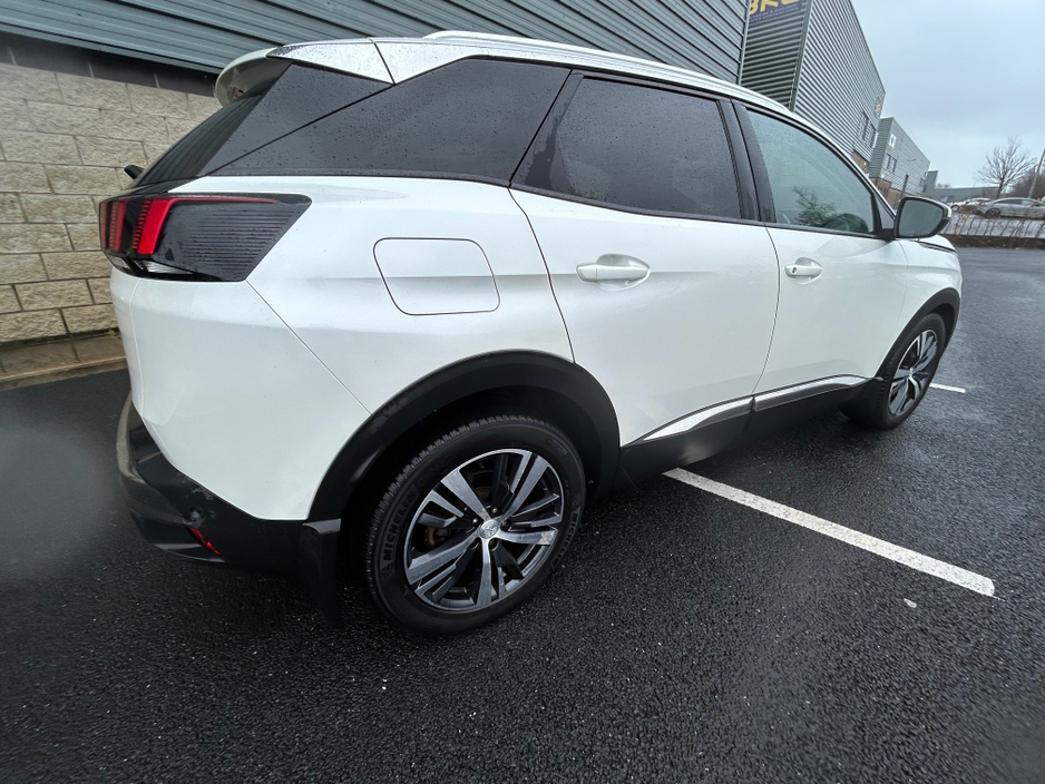 2019 Peugeot 3008 - image 9