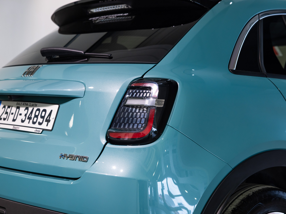 2025 Fiat 600 - image 8