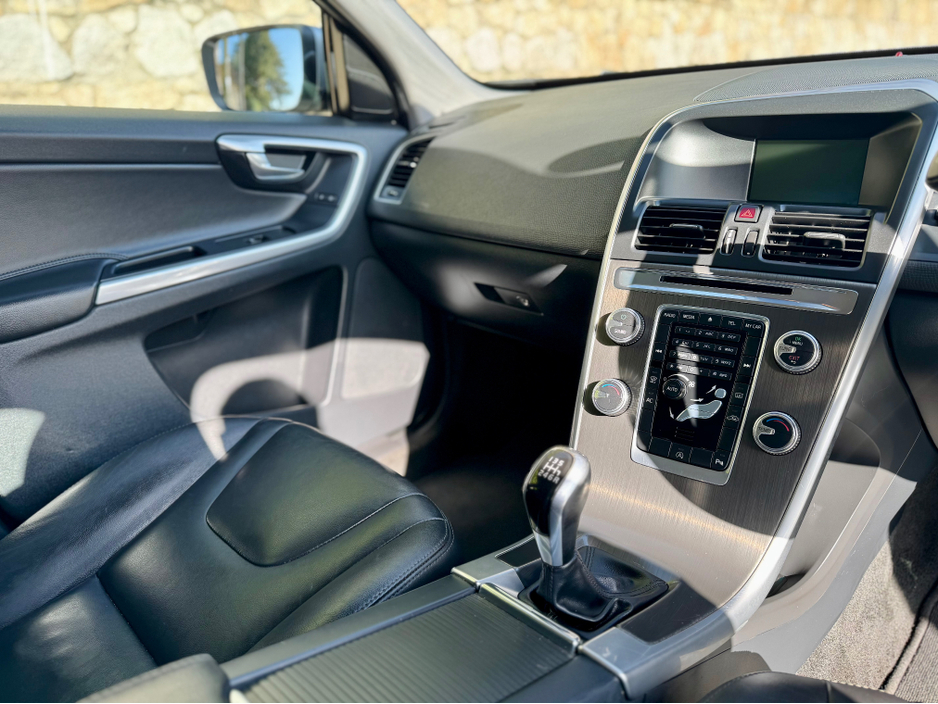 2015 Volvo XC60 - image 21