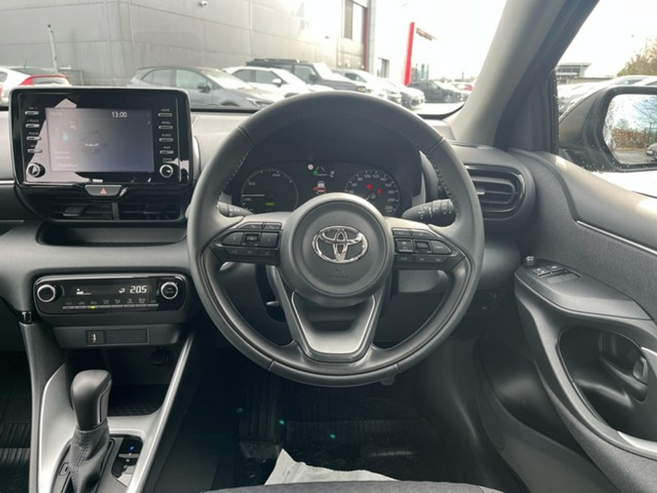 2023 Toyota Yaris YARIS LUNA HYBRID €24,450