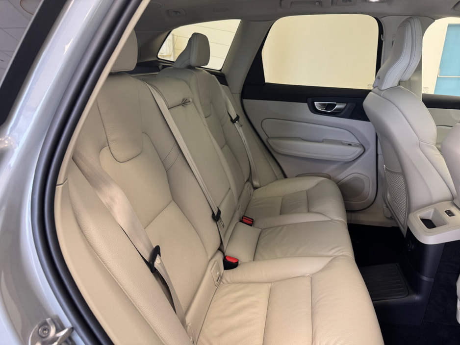 2024 Volvo XC60 - image 5