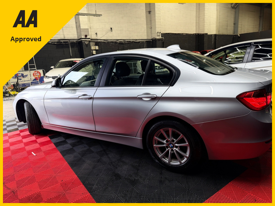 2015 BMW 3 Series - image 12