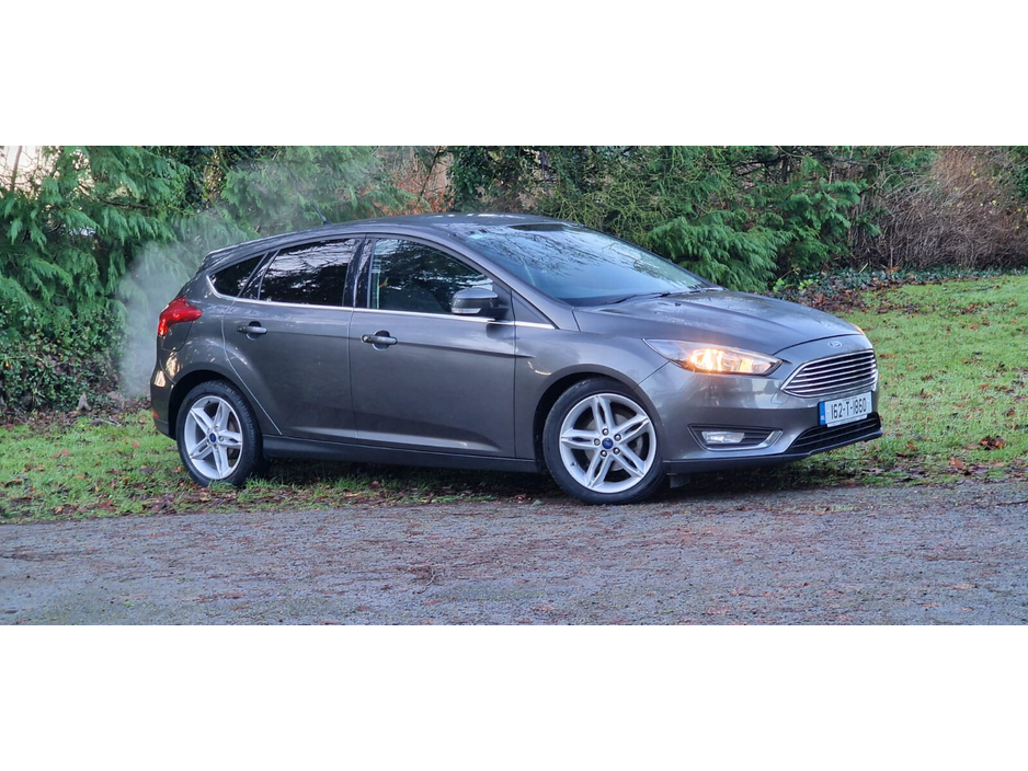 2016 Ford Focus - image 9