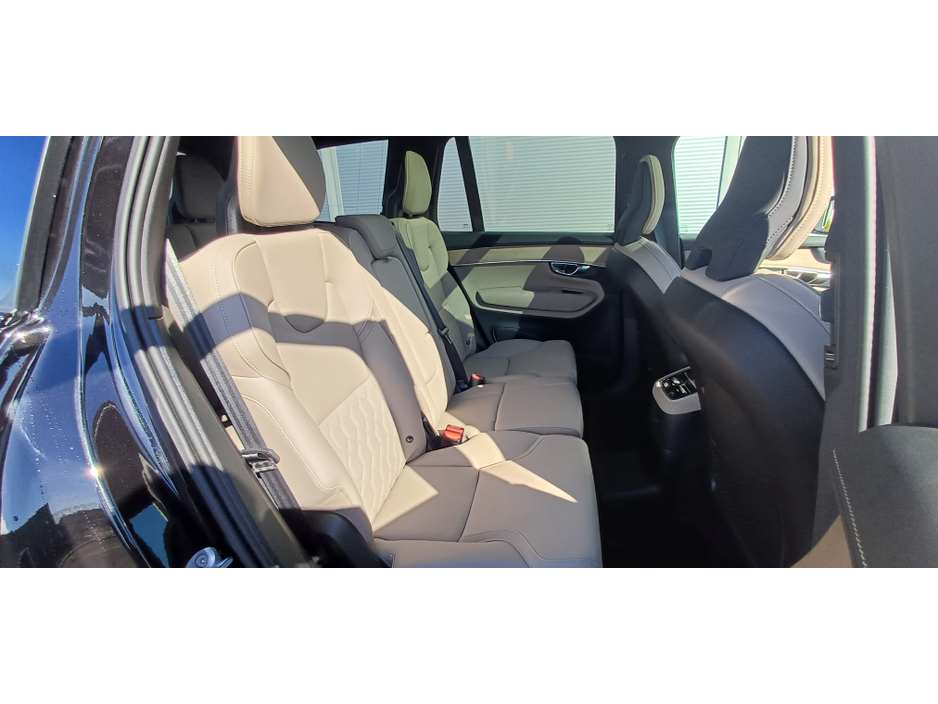 2025 Volvo XC90 - image 7