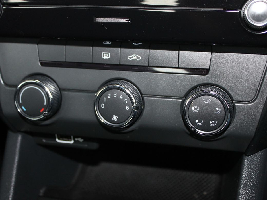 2019 Skoda Octavia - image 18