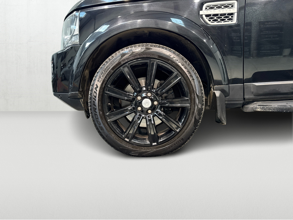 2015 Land Rover Discovery - image 10