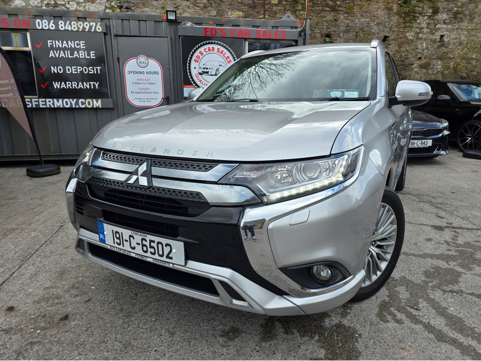 2019 Mitsubishi Outlander - image 4