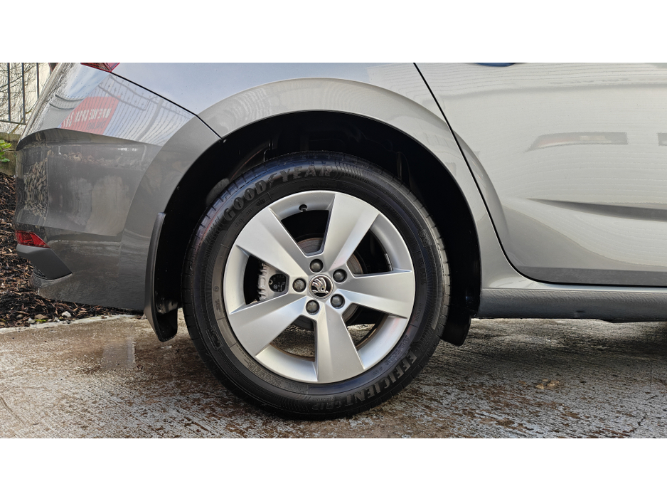 2025 Skoda Scala - image 19