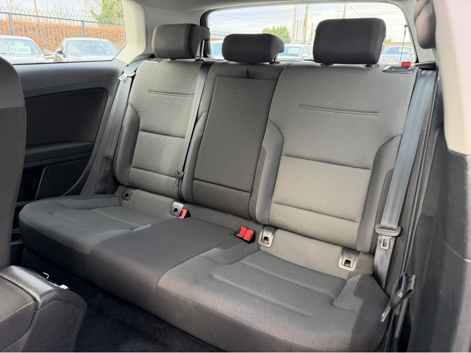 2013 Volkswagen Golf - image 16