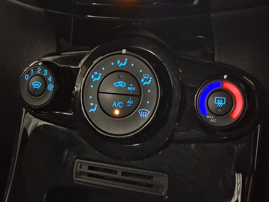 2015 Ford Fiesta - image 13