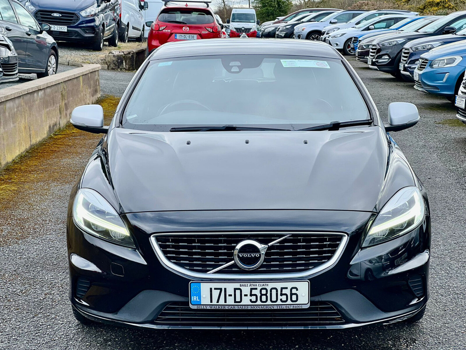 2017 Volvo V40 - image 2